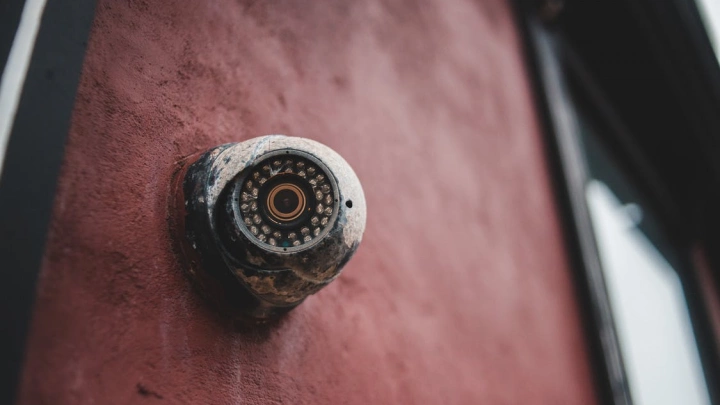 В школах Екатеринбурга установят «прослушивающие» учеников видеокамеры