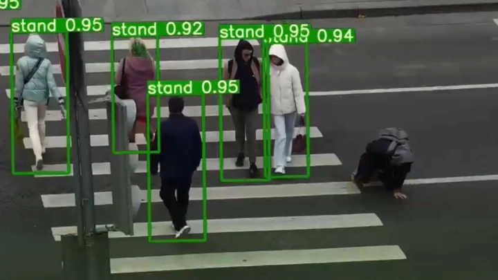 В Москве тестируют дорожные камеры-балки и камеру видеоаналитики на пешеходном переходе