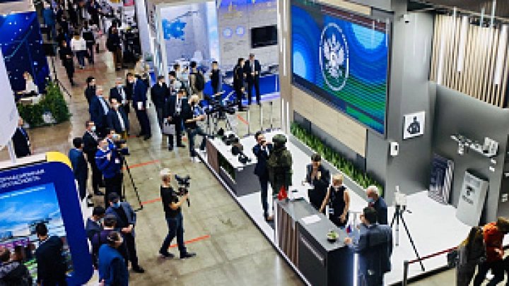 Проект «Наше будущее. Новые лица» представили Олегу Бочкареву, заместителю председателя военно-промышленной комиссии при правительстве РФ