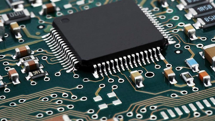 Локализация электроники: Микрон расширяет производство микросхем в пластиковых корпусах