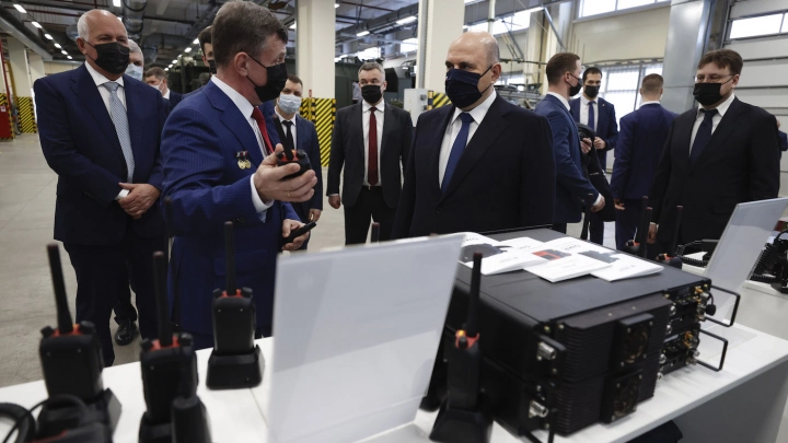 Ростех представил Михаилу Мишустину отечественную базовую станцию 5G