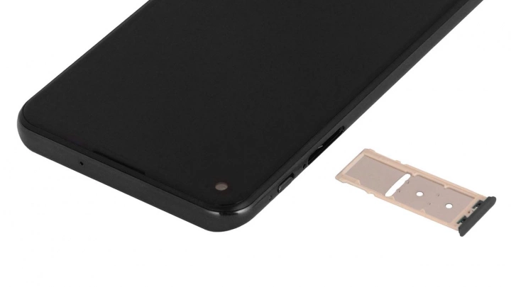 Ростех представил трастфон AYYA T1 на ОС «Аврора»