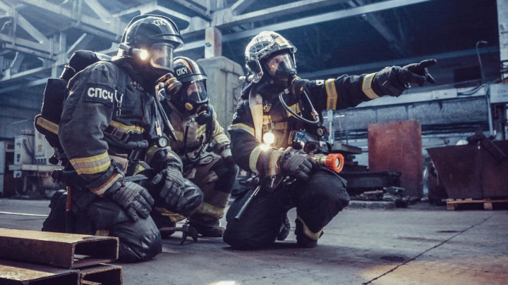 Принят закон, упрощающий выдачу справок пострадавшим от пожаров, и позволяющий корпорациям иметь собственную ведомственную пожарную охрану