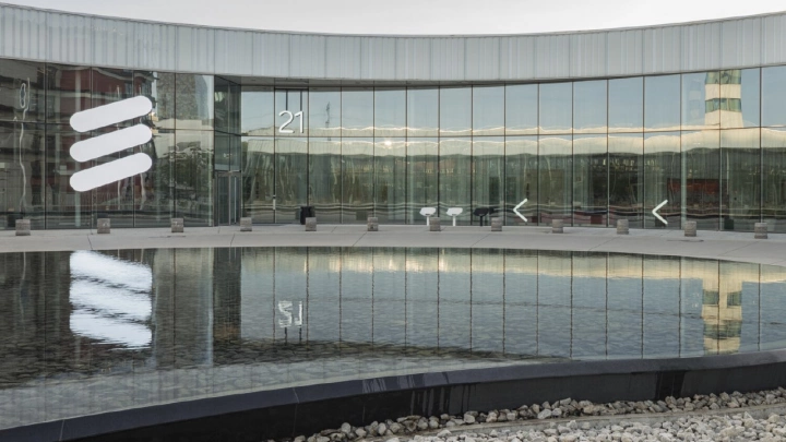 Ericsson заявила о приостановке деятельности в России