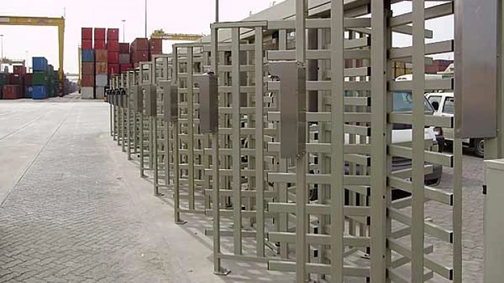 Компания PERCo поставила полноростовые турникеты для порта Джабаль-Али
