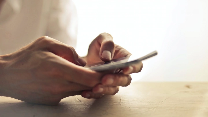 Максут Шадаев:  «Бета-версию российского аналога платформ App Store и Google Play запустят до конца мая 2022 года»