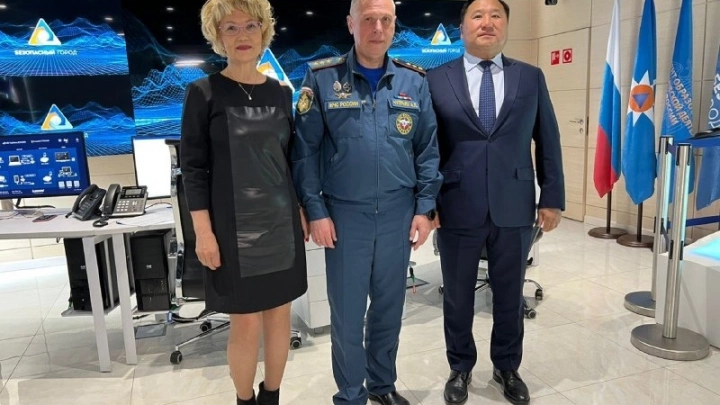 Главе Тывы продемонстрировали возможности испытательного стенда АПК «Безопасный город»
