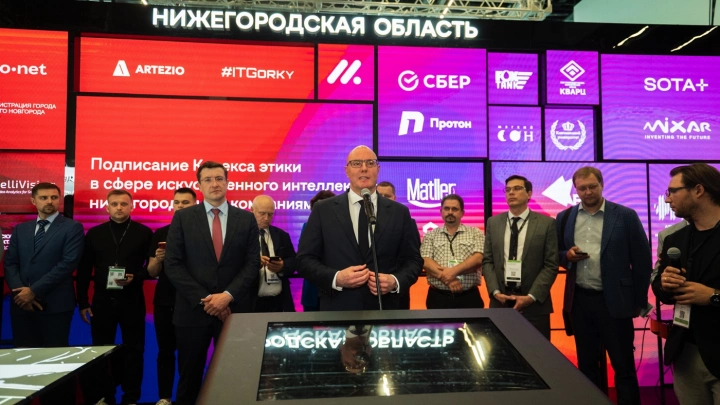 Дмитрий Чернышенко: «У нас много компаний в промышленности, которые успешно импортозамещаются»