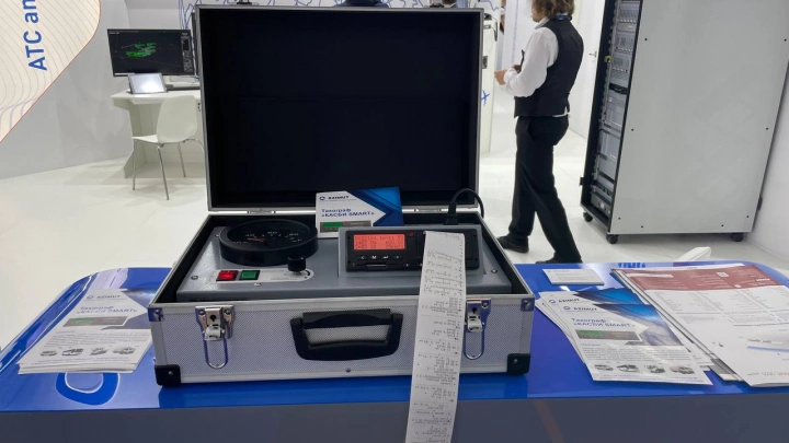 Компания «Азимут» запустила в серийное производство новую модель тахографа