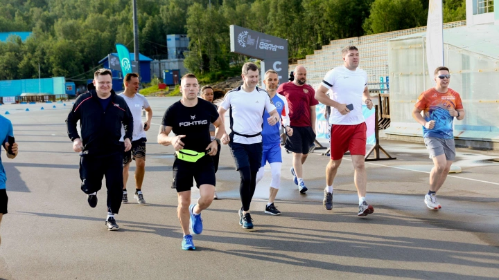 Форум «Умный город» в Мурманске начался с забега участников в легендарной «Долине Уюта»
