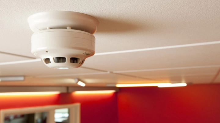 К 1 сентября в двух школах Калининградской области установят пожарную сигнализацию