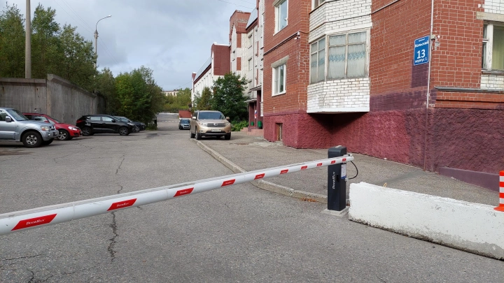 Компания «Ростелеком» начала монтаж умных шлагбаумов в Мурманске