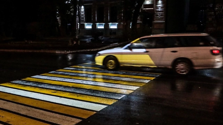 В трех городах Приморья оборудовали световые пешеходные переходы