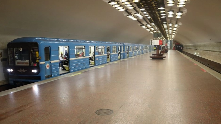 В метрополитене Новосибирска установили 48 турникетов и 2 досмотровых комплекса