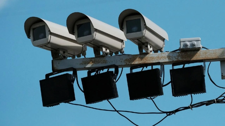 Дорожные камеры будут фиксировать выброшенный из автотранспорта мусор