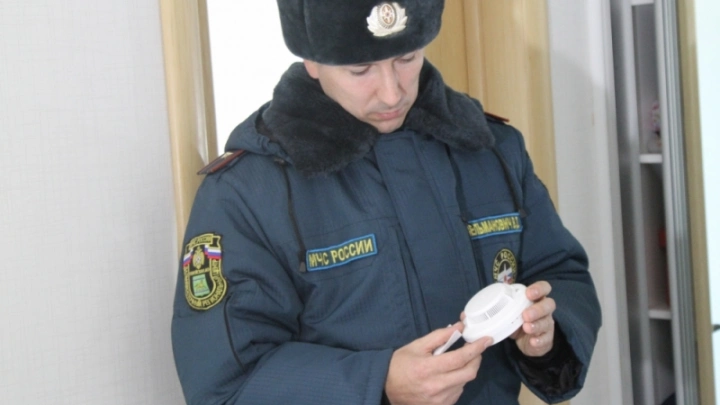 МЧС России разъяснило порядок установки автономных дымовых пожарных извещателей в жилье отдельных категорий граждан