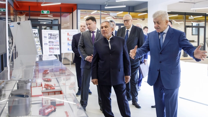 Компания FLAMAX и КГАСУ представили президенту Татарстана Рустаму Минниханову совместную разработку по линии импортозамещения в сфере водоснабжения и систем безопасности