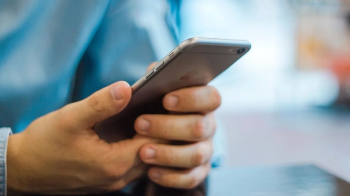 С 1 марта 2023 года сотрудникам госкомпаний и банков запрещено вести переписку в иностранных мессенджерах