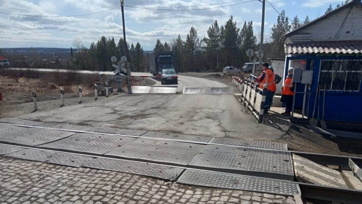 Более 30 нарушений на железнодорожных переездах выявили сотрудники МТУ Ространснадзора по УФО