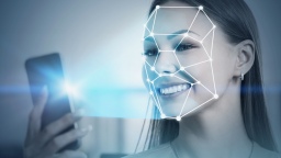 Центробанк до конца 2023 года запустит Face Pay в магазинах