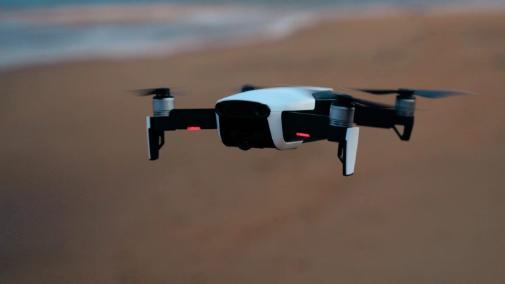 Минцифры создаст рабочую группу для оценки рисков перебоев со связью из-за использования средств РЭБ и блокировки дронов