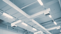 Утвержден ГОСТ Р 70827-2023 «Системы противодымной вентиляции стоянок автомобилей. Метод испытаний при имитации пожара с использованием горячего дыма»