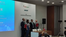 Подписано соглашение о сотрудничестве по развитию нефтехимической промышленности между Дунъином и промышленным кластером Татарстана