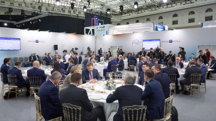 Деловой завтрак Газпромбанка открыл второй день Форума и Выставки «Транспорт России»