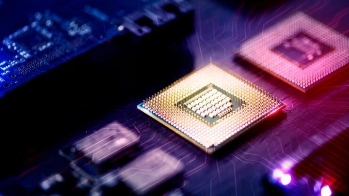 Поставки процессоров Intel и AMD в Россию рухнули на 60% в 2023 году