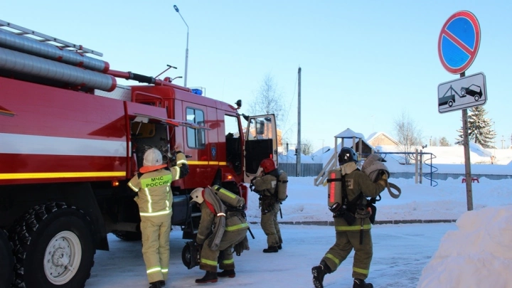 МЧС предупреждает о росте числа пожаров в новогодние праздники