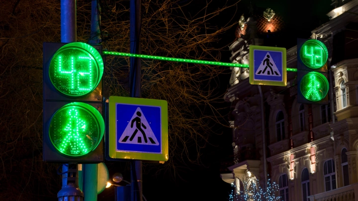 В Екатеринбурге протестируют новый модуль для светофоров для обеспечения безопасности дорожного движения