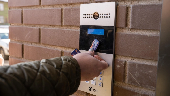 37 многоквартирных домов Архангельской области оснащены умными домофонами и комплексным видеонаблюдением