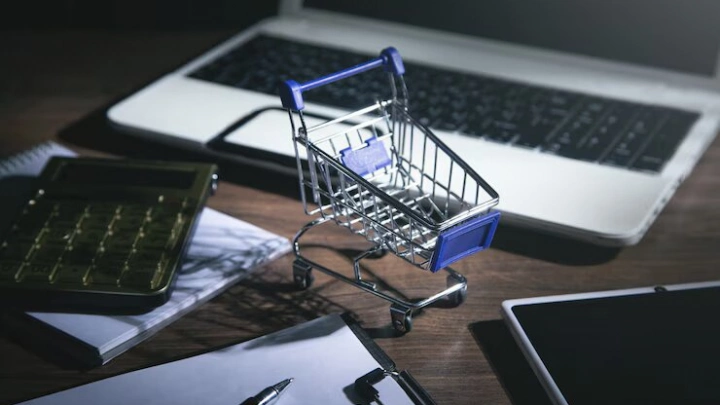 Продажи уходят в онлайн