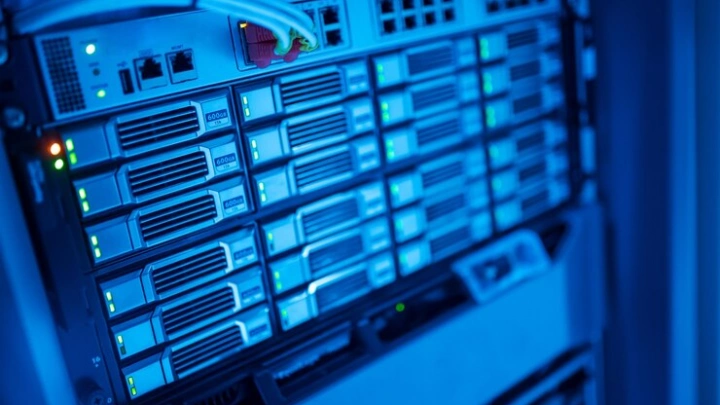 Почти на 15% вырос импорт иностранных серверов и СХД в 2023 году