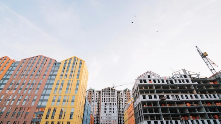 Почти на 700 стройплощадках Москвы проверили качество монтажа систем противопожарной защиты