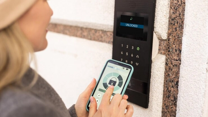 МКД Липецкой области оборудуют домофонами с системой вызова экстренных служб