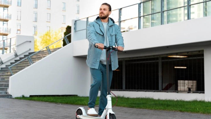 Для внедрения в регионах видеофиксации нарушений ПДД самокатами и электроскутерами разработают программный комплекс