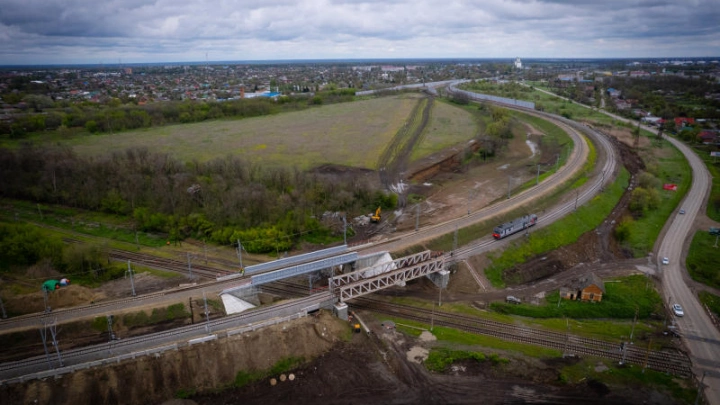 После ЧП в Волгоградской области с поездом Казань-Адлер предложили ввести плату на железнодорожных переездах
