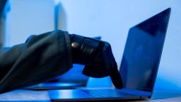 Киберпреступники используют социальную инженерию и вредоносное ПО для кибератак на промышленные компании