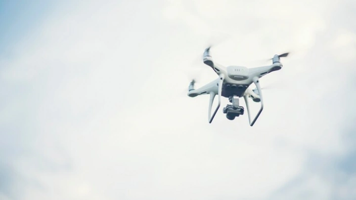 Из-за атаки БПЛА приостановлена работа крупнейшего производителя полупроводников в России