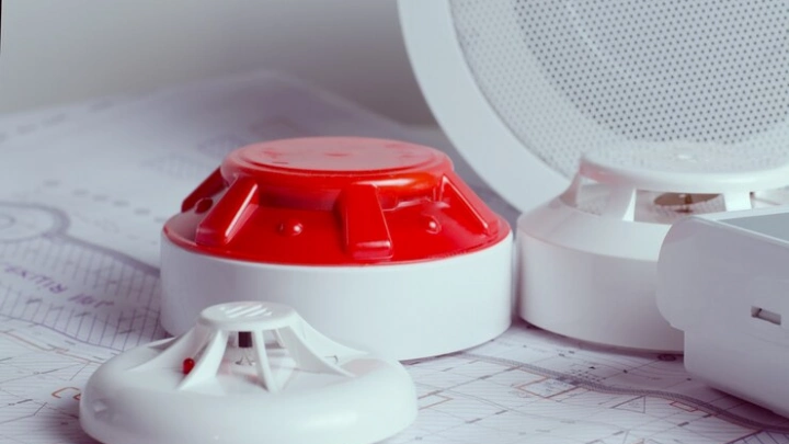 МЧС разъяснило применение понятий «мониторинговый центр» и «пульт централизованного наблюдения мониторинговых организаций» в связи с отменой ГОСТ Р 56935-2016