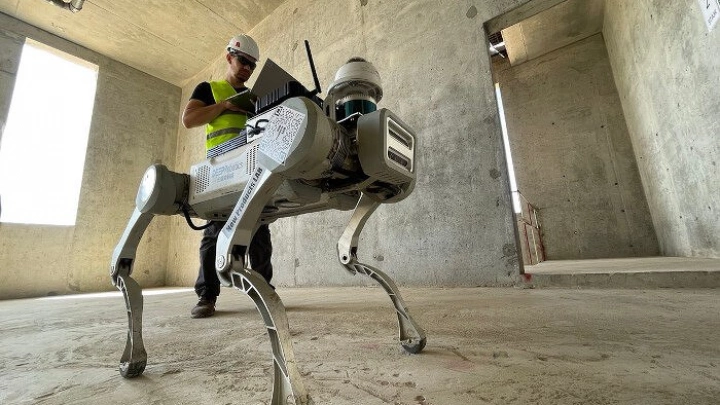 Робособаки с компьютерным зрением VisionLabs LUNA будут следить за безопасностью на стройках