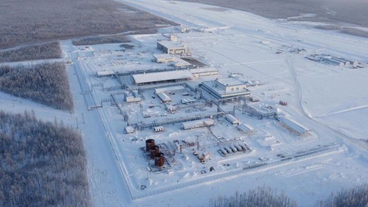 Аэропорт «Мирный» оснастили роботизированными установками пожаротушения