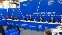 Денис Мантуров предложил запретить законодательно приобретать иностранное оборудование при наличии российских аналогов