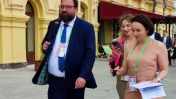 Выступление Максута Шадаева открыло пленарную сессию ЦИПР-2025 о цифровом суверенитете и технологической трансформации