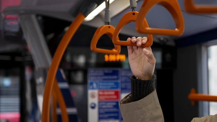 Казань под наблюдением: 300 автобусов оснастили онлайн-камерами для контроля пассажиров и водителей