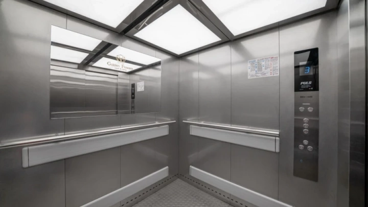 Эксперт ВНИИПО МЧС России рассказал о пожарной безопасности четырехстворчатых дверей для лифтовых шахт