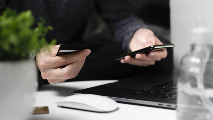 Кибермошенники обманывают россиян под видом проверки банка