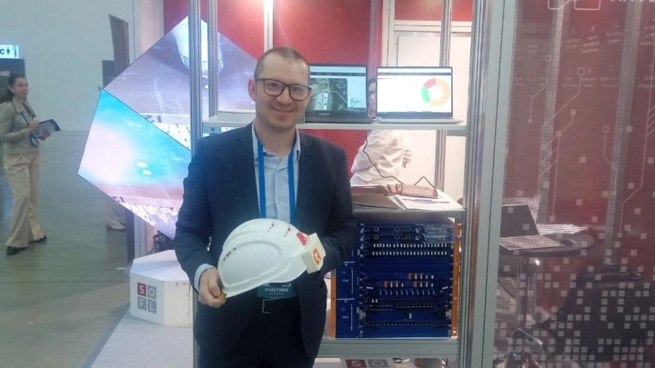 На Международном технологическом конгрессе была представлена «умная» каска компании Proteqta