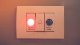 В Ставрополе на остановках появились кнопки экстренного вызова полиции и скорой